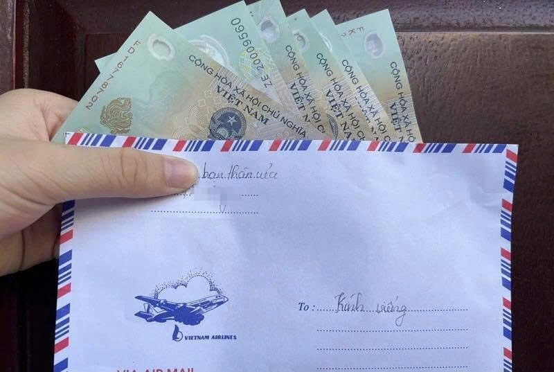 Tôi có một cô bạn thân, chơi với nhau từ những ngày thơ ấu. Hai đứa học chung 12 năm phổ thông