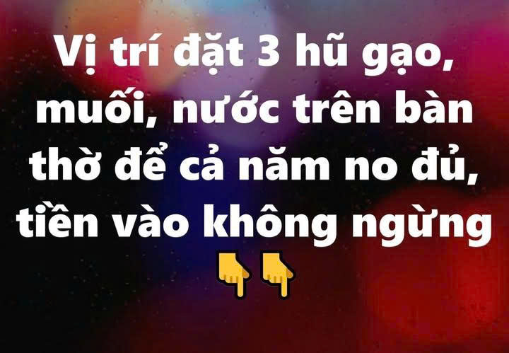 Vị trí đặt 3 hũ gạo, muối, nước trên bàn thờ để cả năm no đủ, tiền vào không ngừng
